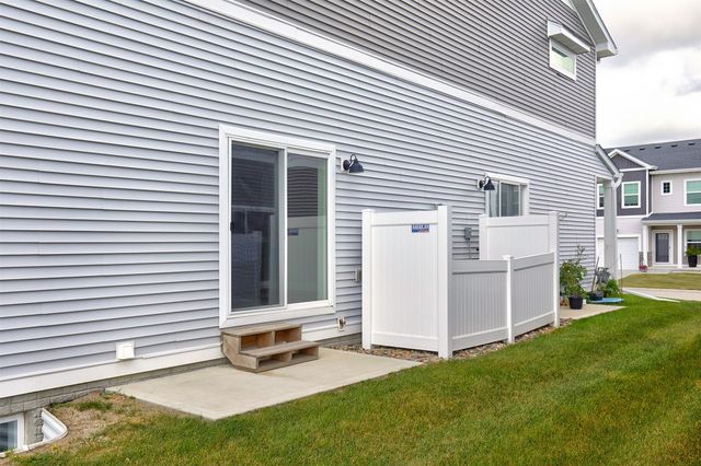 9683 Crestview Drive, West Des Moines, IA 50266