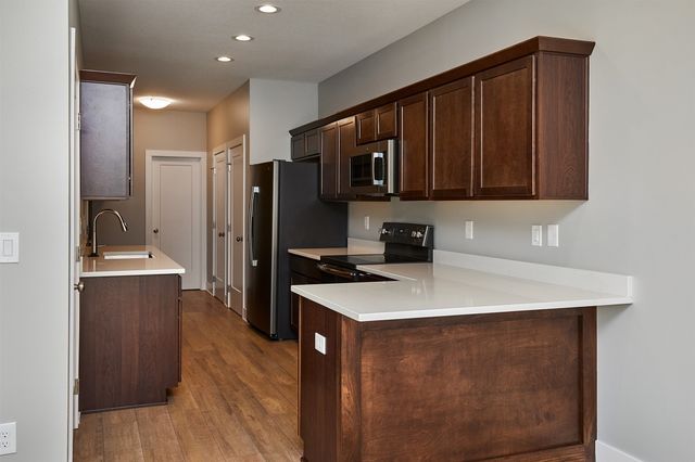 9683 Crestview Drive, West Des Moines, IA 50266