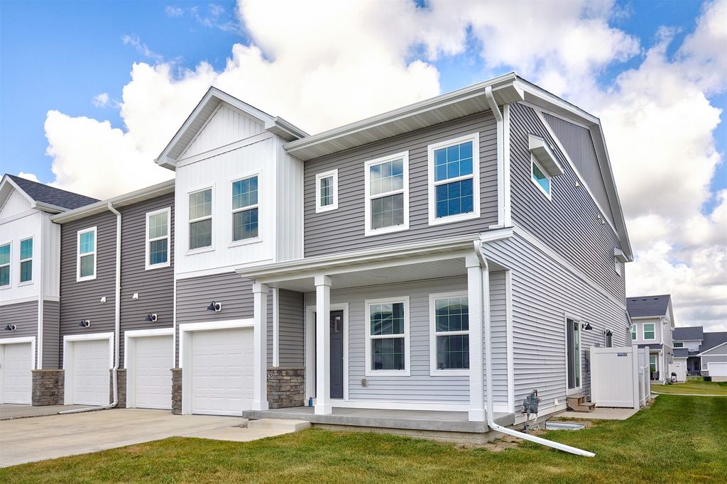 9683 Crestview Drive, West Des Moines, IA 50266