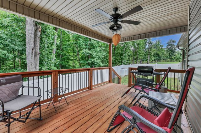 1195 Boulder Pass Rd, Clarksville, TN 37040