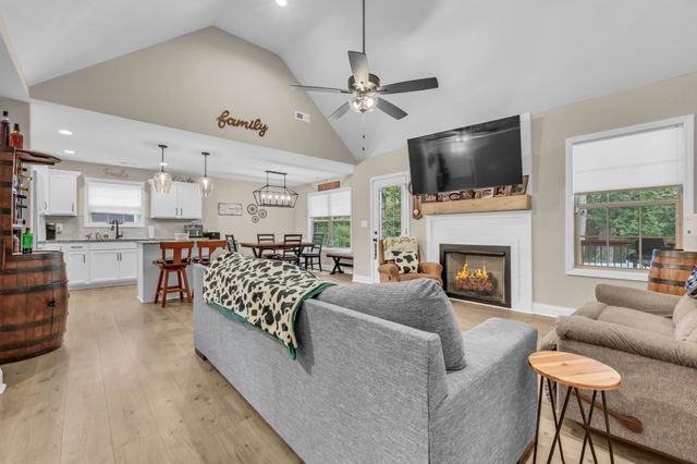 1195 Boulder Pass Rd, Clarksville, TN 37040
