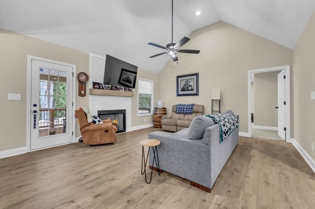 1195 Boulder Pass Rd, Clarksville, TN 37040