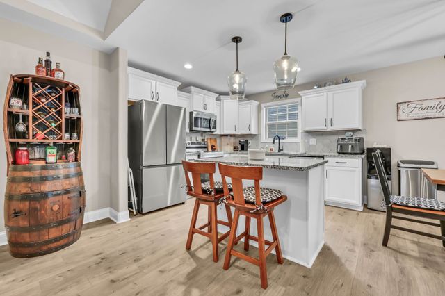 1195 Boulder Pass Rd, Clarksville, TN 37040