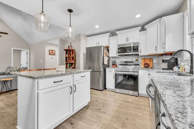 1195 Boulder Pass Rd, Clarksville, TN 37040