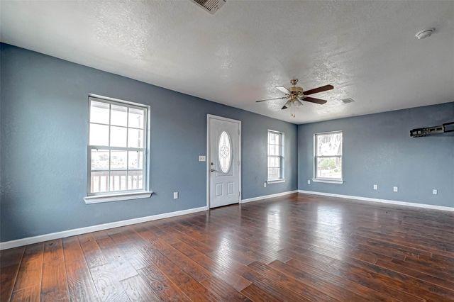 1402 51st Street, Galveston, TX 77551