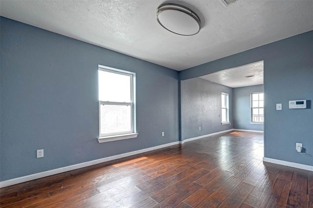 1402 51st Street, Galveston, TX 77551