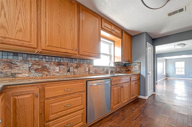 1402 51st Street, Galveston, TX 77551