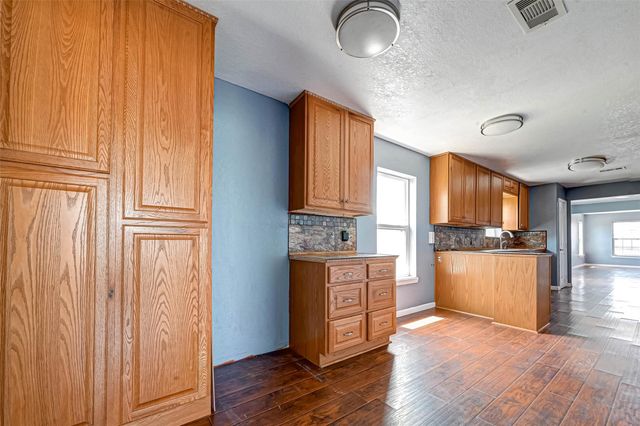1402 51st Street, Galveston, TX 77551