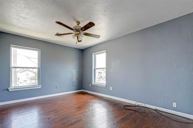 1402 51st Street, Galveston, TX 77551