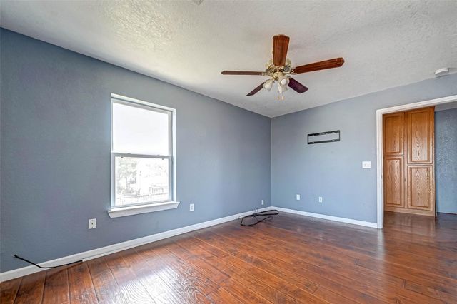 1402 51st Street, Galveston, TX 77551