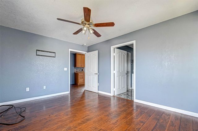1402 51st Street, Galveston, TX 77551