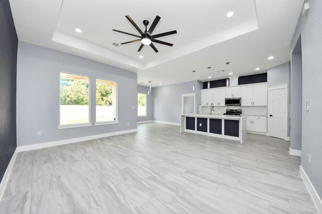 406 S Iowa Street, La Porte, TX 77571