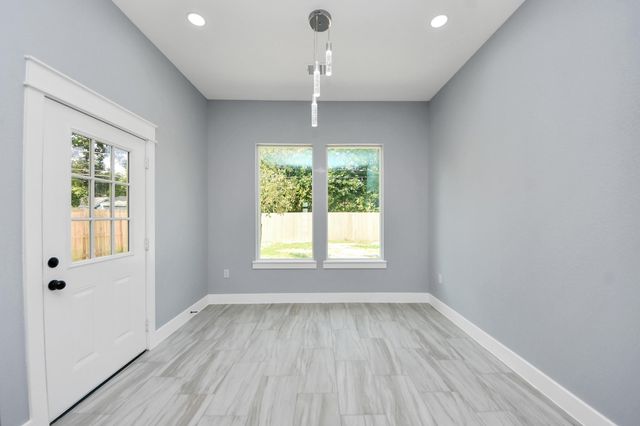 406 S Iowa Street, La Porte, TX 77571