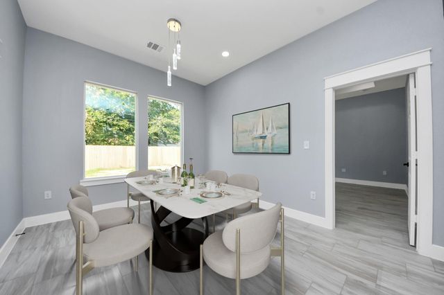 406 S Iowa Street, La Porte, TX 77571