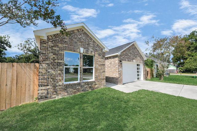 406 S Iowa Street, La Porte, TX 77571