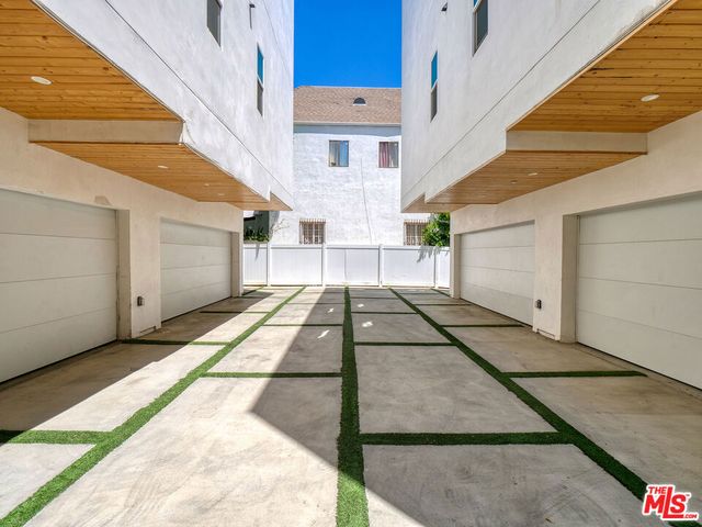 525 N Normandie Avenue, Los Angeles, CA 90004