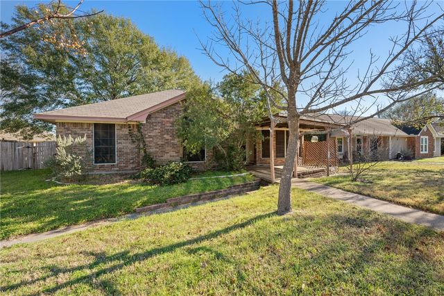 1516 Southern Plantation Drive, College Station, TX 77845