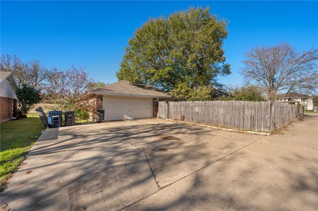 1516 Southern Plantation Drive, College Station, TX 77845