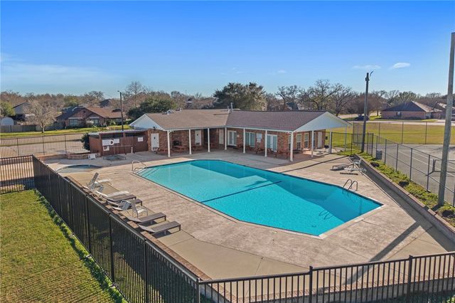 1516 Southern Plantation Drive, College Station, TX 77845