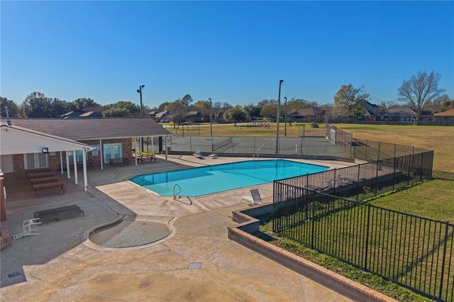 1516 Southern Plantation Drive, College Station, TX 77845