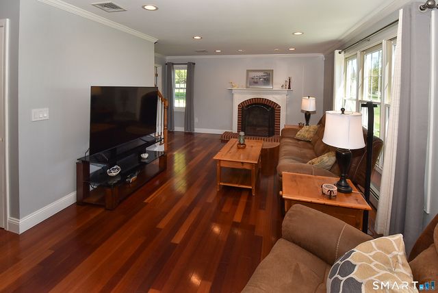 30 Michael Lane, Suffield, CT 06078