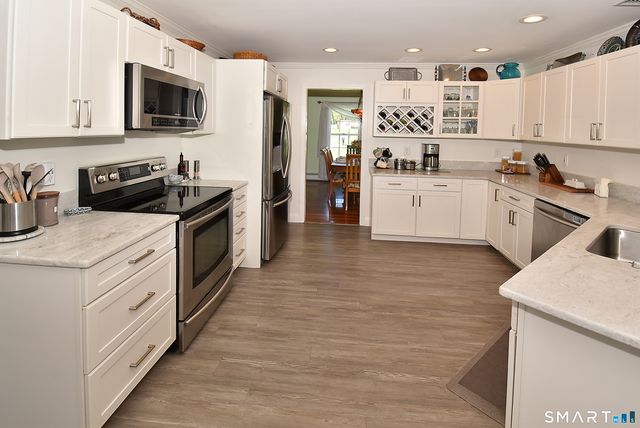 30 Michael Lane, Suffield, CT 06078