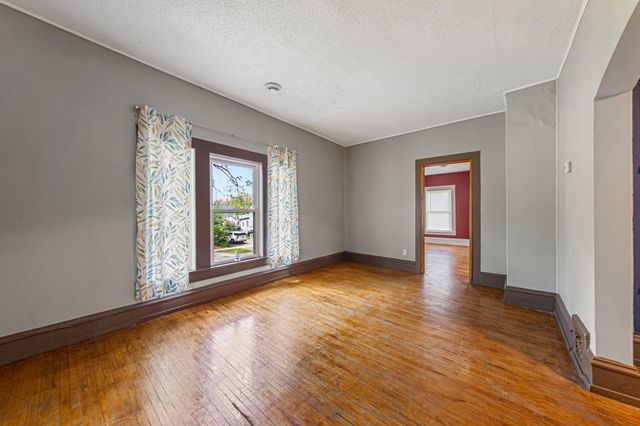 3 6th Avenue NW, Faribault, MN 55021
