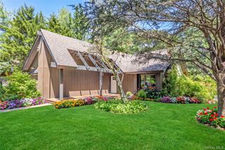 3 Gaton Lane, Coram, NY 11727
