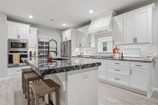 2414 W Union Place, Collinsville, OK 74021