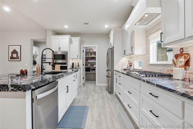 2414 W Union Place, Collinsville, OK 74021