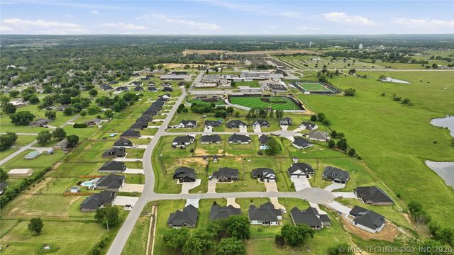 2414 W Union Place, Collinsville, OK 74021