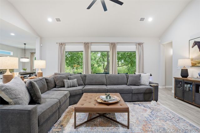 2414 W Union Place, Collinsville, OK 74021