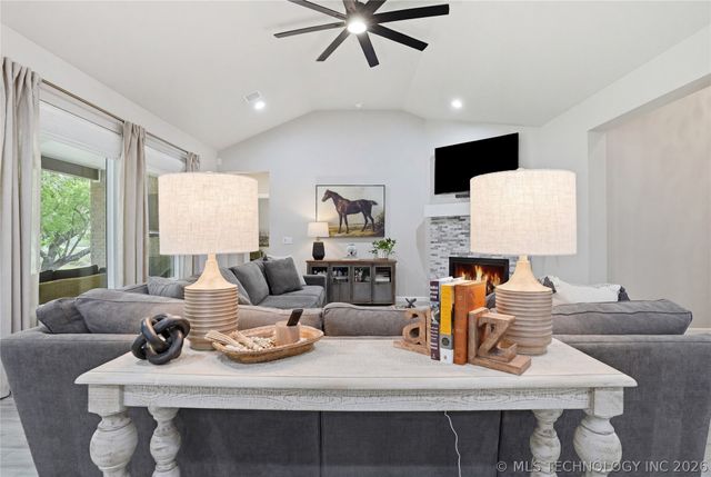 2414 W Union Place, Collinsville, OK 74021