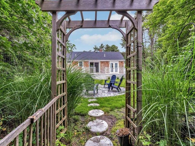 95 Washington Avenue, West Yarmouth, MA 02673