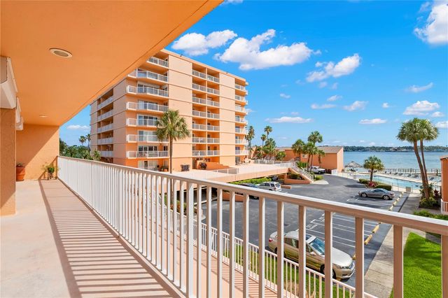 7432 SUNSHINE SKYWAY LANE S 302, St Petersburg, FL 33711
