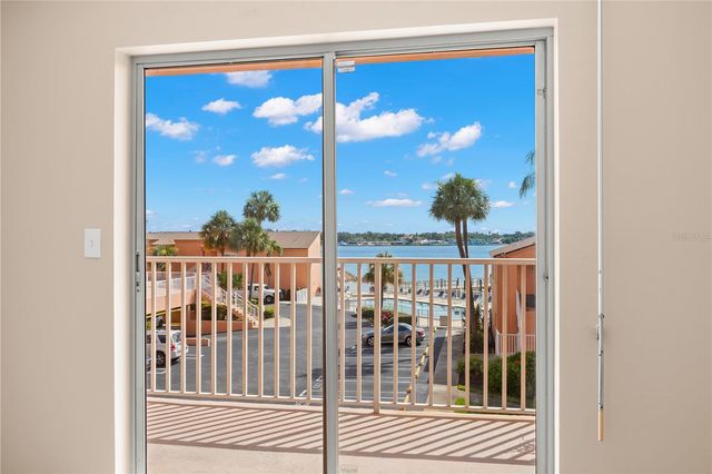 7432 SUNSHINE SKYWAY LANE S 302, St Petersburg, FL 33711