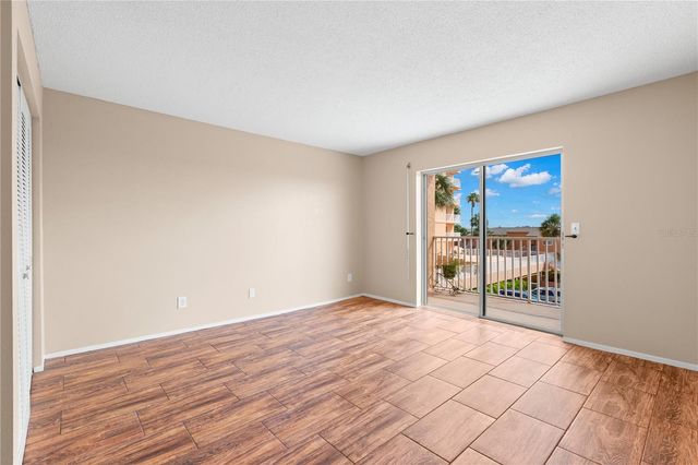 7432 SUNSHINE SKYWAY LANE S 302, St Petersburg, FL 33711