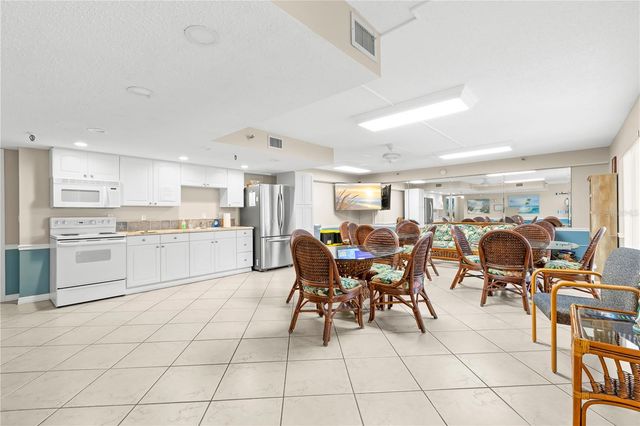 7432 SUNSHINE SKYWAY LANE S 302, St Petersburg, FL 33711