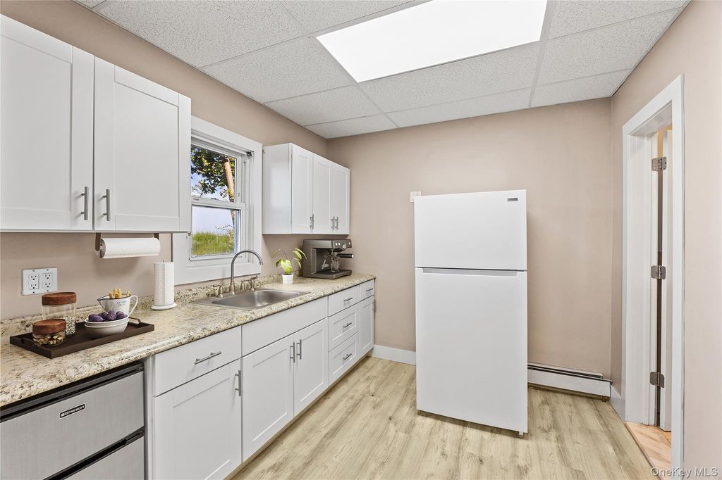 15 E Carl Street, Hicksville, NY 11801 — photo 4