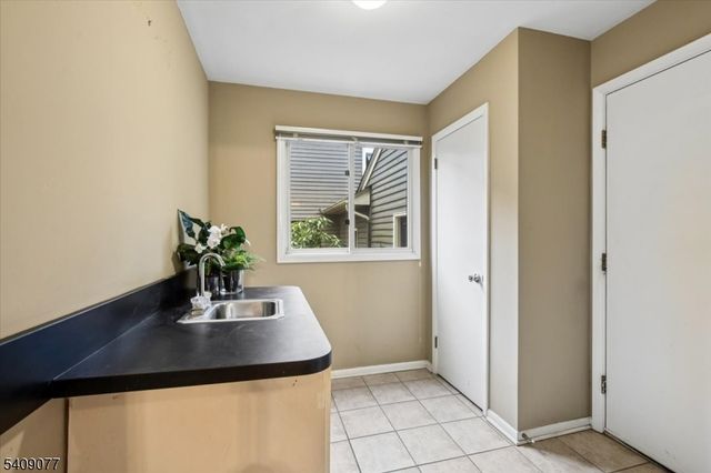 38 Hunters Circle, Tewksbury Twp., NJ 08833