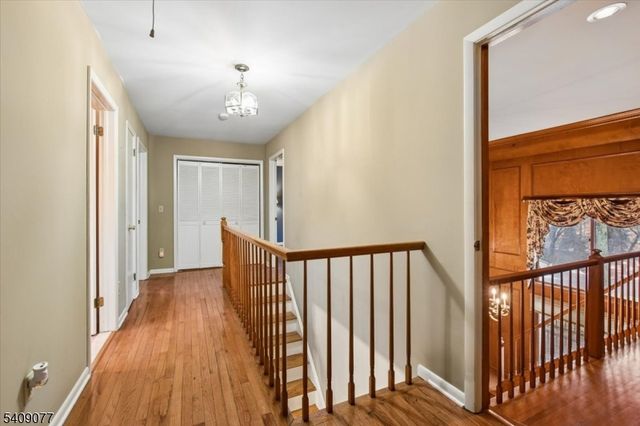 38 Hunters Circle, Tewksbury Twp., NJ 08833