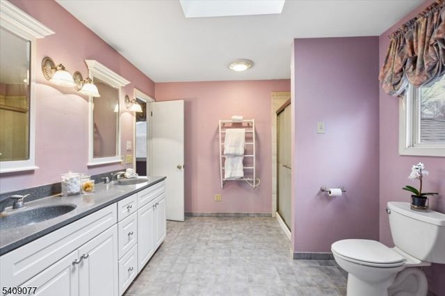 38 Hunters Circle, Tewksbury Twp., NJ 08833