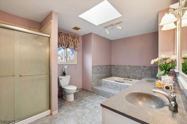 38 Hunters Circle, Tewksbury Twp., NJ 08833