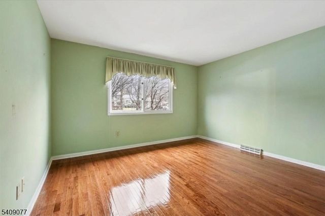 38 Hunters Circle, Tewksbury Twp., NJ 08833