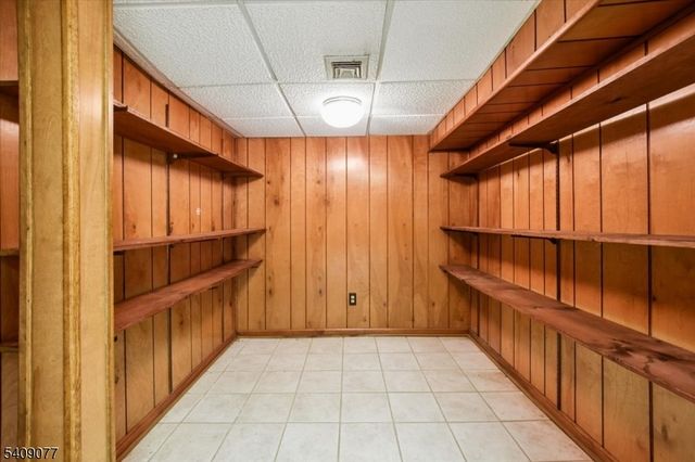 38 Hunters Circle, Tewksbury Twp., NJ 08833