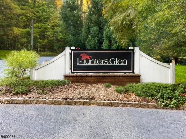 38 Hunters Circle, Tewksbury Twp., NJ 08833