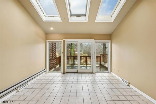 38 Hunters Circle, Tewksbury Twp., NJ 08833