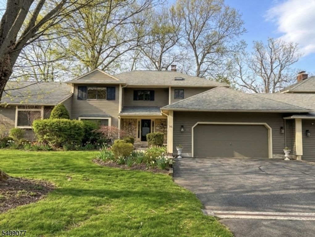 38 Hunters Circle, Tewksbury Twp., NJ 08833