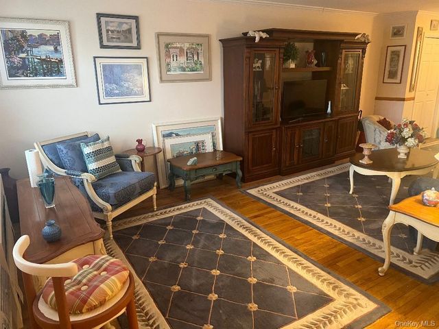 151-20 88 Street 6C, Howard Beach, NY 11414