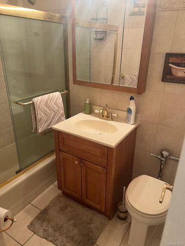 151-20 88 Street 6C, Howard Beach, NY 11414